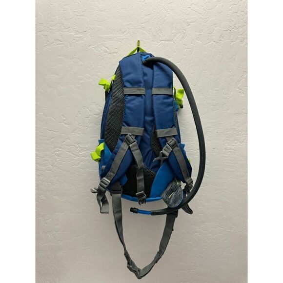Ozark‎ Trail 13 Ltr Larimore Hydration Pack with 2-Liter Reservoir, Blue - Picture 2 of 7